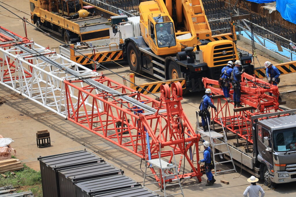 クローラークレーンの組立・解体