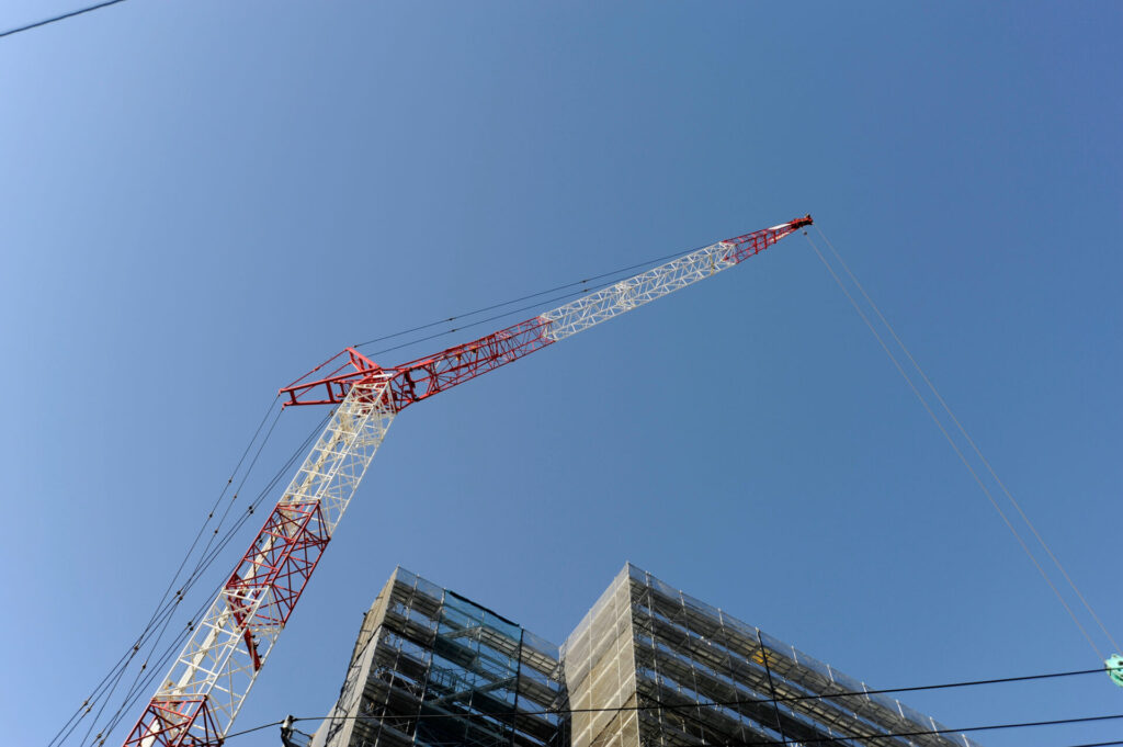 ラフィングタワー仕様のクローラークレーン